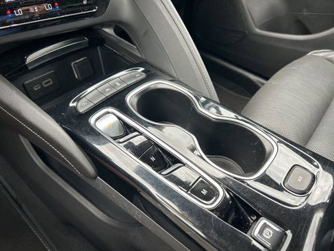 Used 2023 Buick Envision Essence image 30