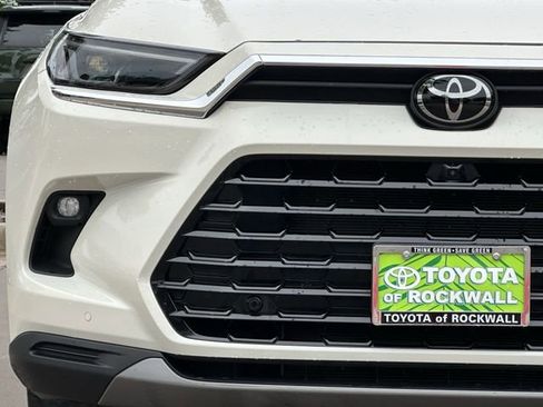 Used 2024 Toyota Grand Highlander AWD image 8