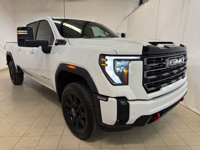 Used 2025 GMC Sierra 2500 AT4 AWD/4WD image 8