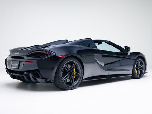 Used 2019 McLaren 570S Spider image 23