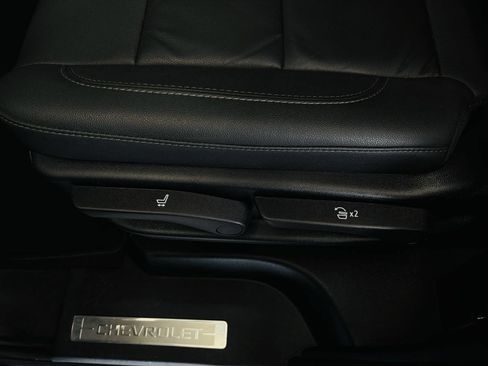 Used 2025 Chevrolet Tahoe Z71 AWD/4WD image 32