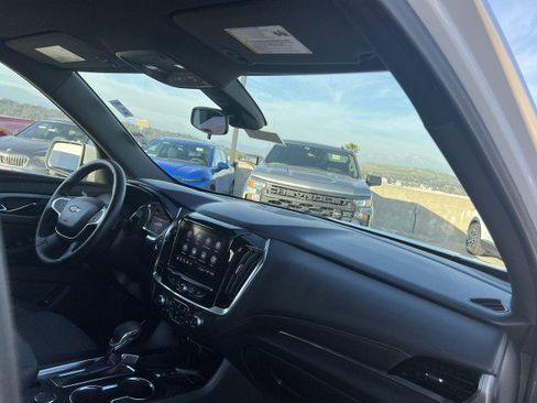 Used 2023 Chevrolet Traverse LT image 28