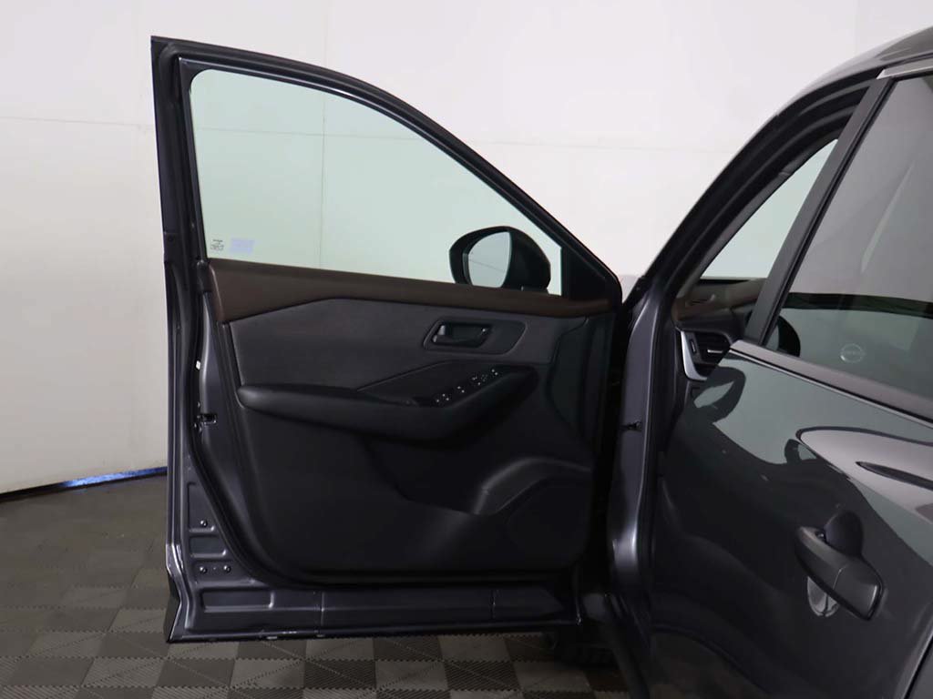 Used 2023 Nissan Rogue S AWD/4WD image 15