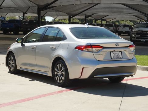 Used 2022 Toyota Corolla LE FWD image 3