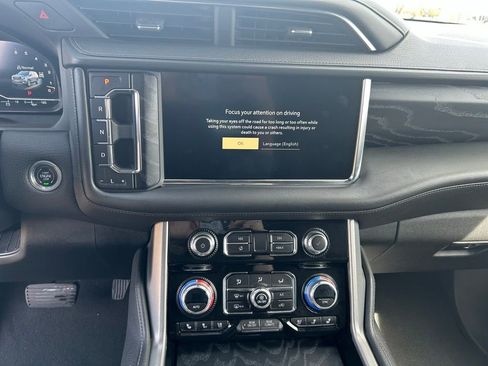 Used 2023 GMC Yukon XL Denali image 18