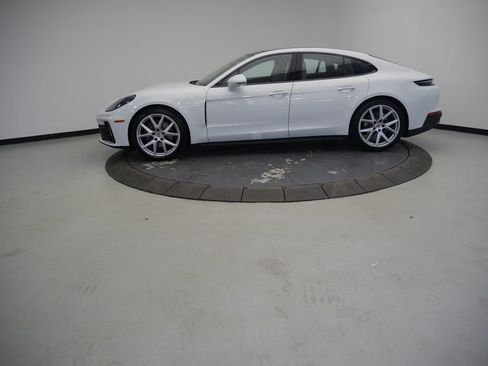 New 2026 Porsche Panamera RWD image 2