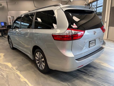 Used 2020 Toyota Sienna XLE Premium AWD/4WD image 38