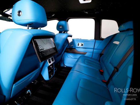 Used 2024 Rolls-Royce Cullinan AWD/4WD image 20