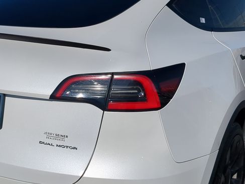 Used 2021 Tesla Model Y Long Range image 11