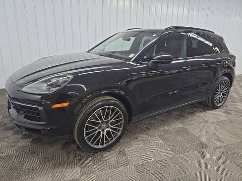 Used 2022 Porsche Cayenne Platinum Edition image 6