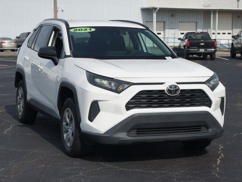 Used 2021 Toyota RAV4 LE FWD image 21