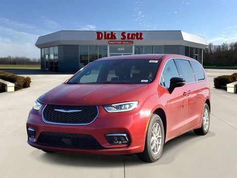 New 2026 Chrysler Pacifica Select FWD image 3
