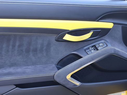 Used 2016 Porsche Cayman GT4 RWD image 9