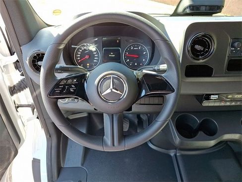 Used 2025 Mercedes-Benz Sprinter 2500 image 17