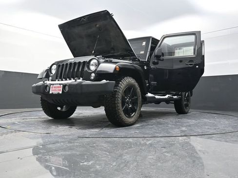 Used 2015 Jeep Wrangler Unlimited Sahara image 37