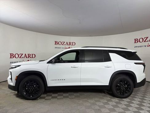 Used 2025 Chevrolet Traverse LT w/ Enhanced Driving Package image 5