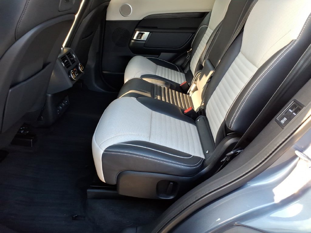 Used 2022 Land Rover Discovery HSE R-Dynamic AWD/4WD image 14