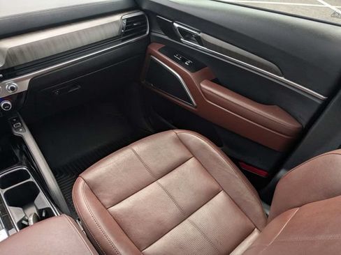 Used 2024 Kia Telluride EX w/ EX Captain's Chair Package FWD image 18