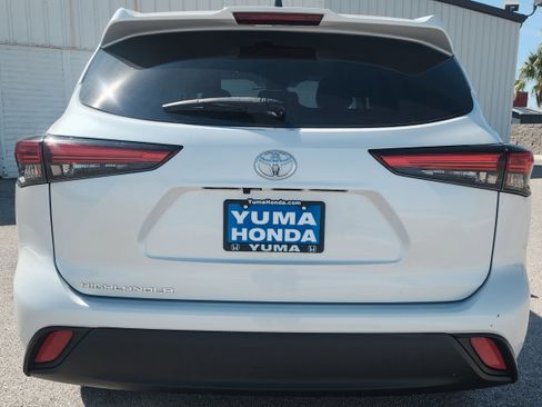 Used 2023 Toyota Highlander L image 6