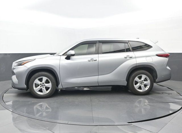 Used 2023 Toyota Highlander L FWD image 7