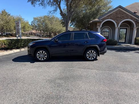 Used 2021 Toyota RAV4 XLE Premium image 2