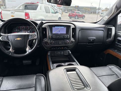 Used 2018 Chevrolet Silverado 1500 High Country image 8