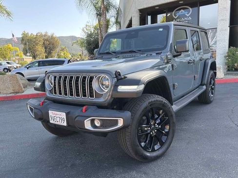 Used 2025 Jeep Wrangler Unlimited Sahara w/ Safety Group AWD/4WD image 2