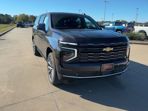 New 2026 Chevrolet Suburban High Country image 3