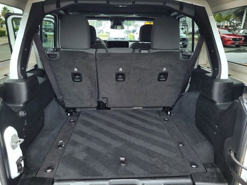 Used 2024 Jeep Wrangler Sahara image 33