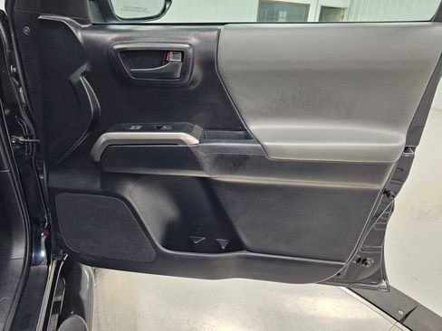 Used 2021 Toyota Tacoma SR5 w/ Technology Package image 33