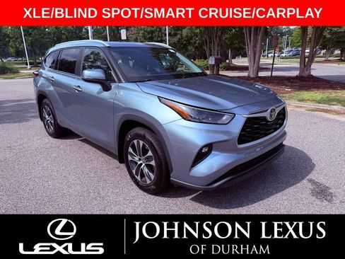 Used 2024 Toyota Highlander XLE FWD image 1