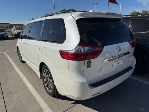 Used 2020 Toyota Sienna Limited Premium w/ Carpet Mat Package FWD image 3