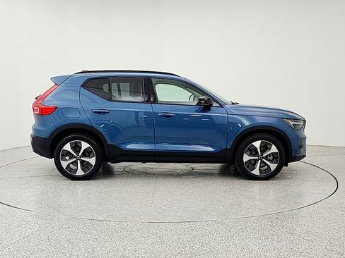 Used 2023 Volvo XC40 B5 Plus w/ Climate Package AWD/4WD image 4