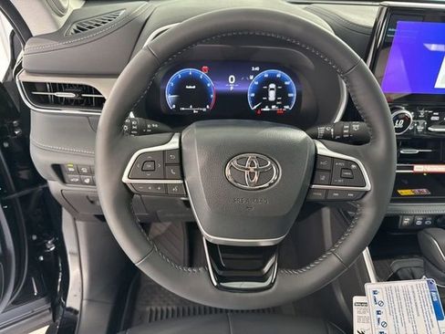New 2026 Toyota Highlander Limited image 30