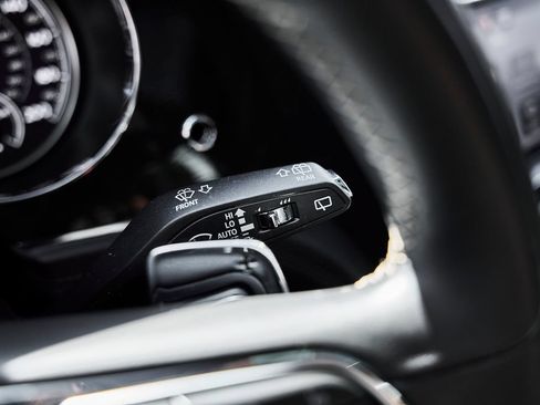 Used 2017 Bentley Bentayga AWD/4WD image 58