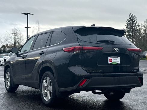 Certified 2023 Toyota Highlander LE image 3