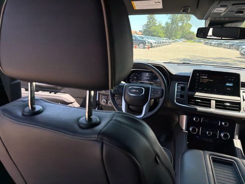 Used 2023 GMC Yukon XL SLT w/ SLT Luxury Package AWD/4WD image 7