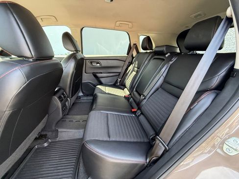 Used 2025 Nissan Rogue SV AWD/4WD image 17