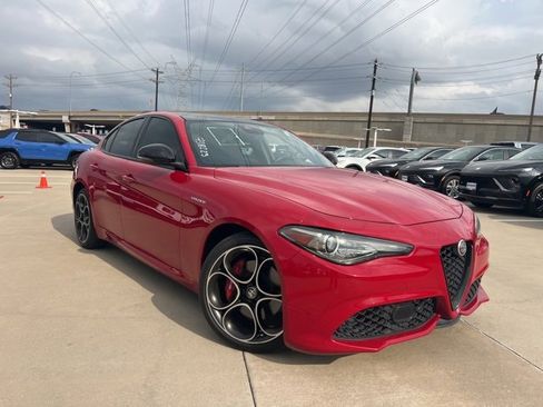 Used 2022 Alfa Romeo Giulia Veloce image 2