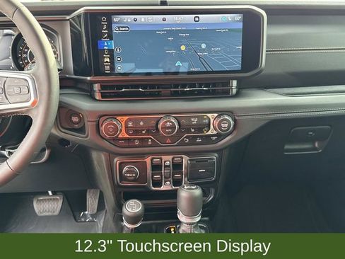 Used 2025 Jeep Wrangler Sahara image 28