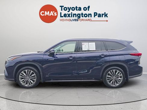 Used 2021 Toyota Highlander Platinum AWD/4WD image 2