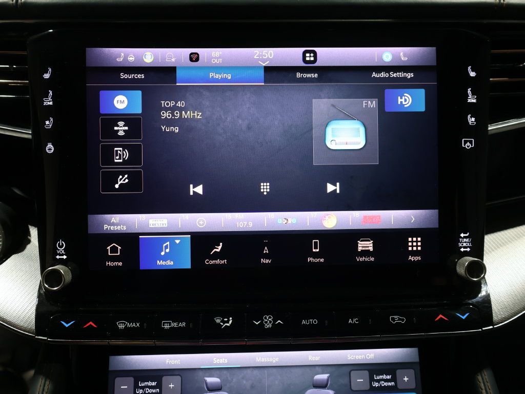 Used 2022 Jeep Grand Wagoneer Series III AWD/4WD image 29