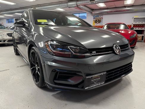 Used 2019 Volkswagen Golf R 4-Door image 7