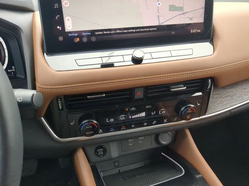 Used 2025 Nissan Rogue Platinum w/ Tech Package AWD/4WD image 18