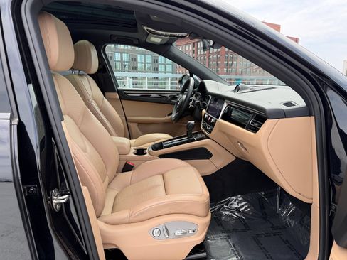 Used 2023 Porsche Macan AWD/4WD image 15