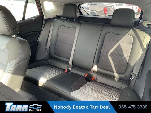 Used 2025 Chevrolet Trax LT w/ LT Convenience Package FWD image 23