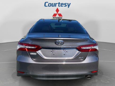 Used 2019 Toyota Camry XLE w/ Navigation Package FWD image 4