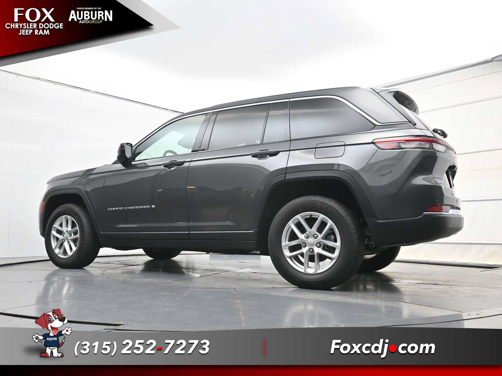 Used 2024 Jeep Grand Cherokee Laredo X w/ Luxury Tech Group I AWD/4WD image 24