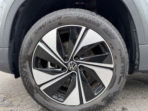 Used 2024 Volkswagen Taos SE AWD/4WD image 9