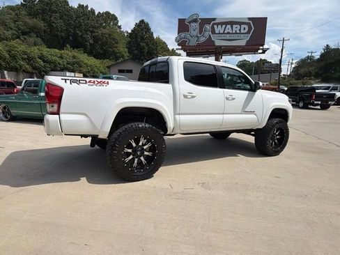 Used 2016 Toyota Tacoma TRD Sport w/ Towing Package AWD/4WD image 5